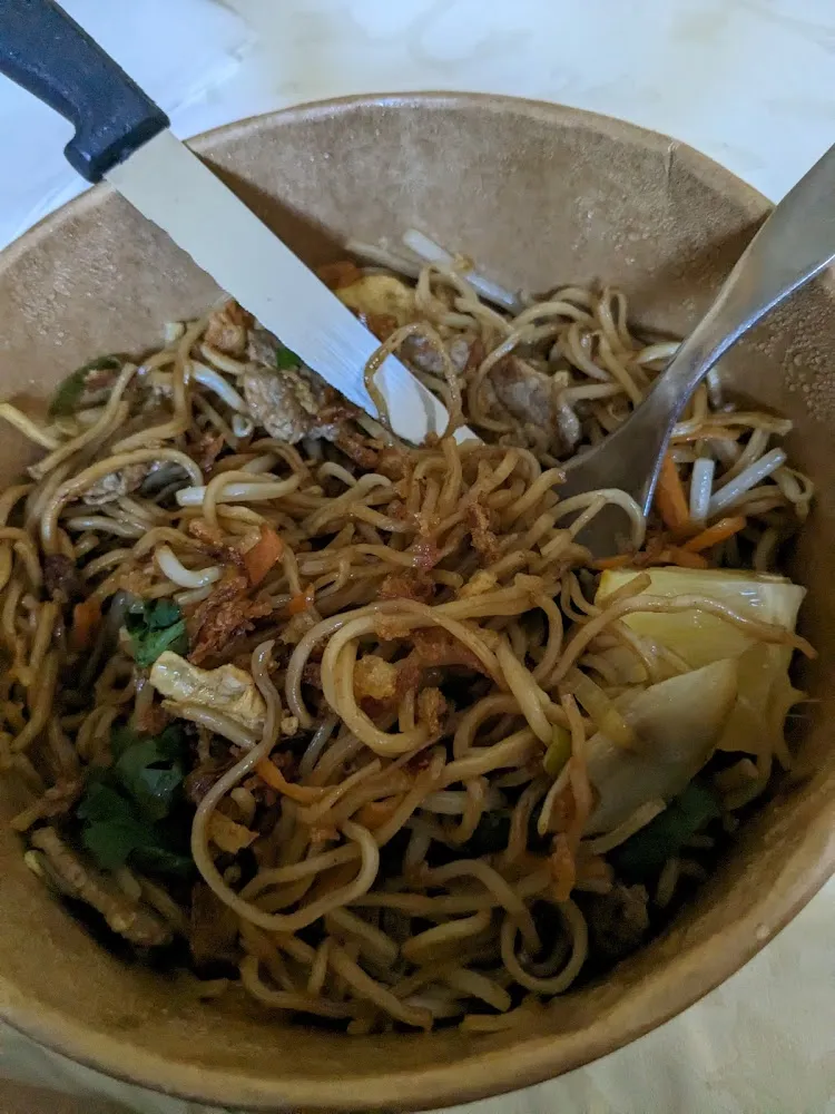 Nouilles Poulet Sauté Au Basilic